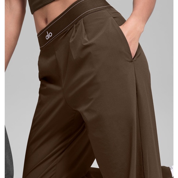 ALO Yoga Pants - ALO Yoga Wide-Leg Pants in Dark Brown